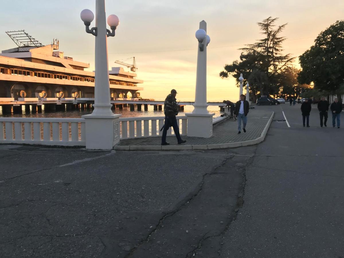 Гавань Hotell Sukhumi Eksteriør bilde