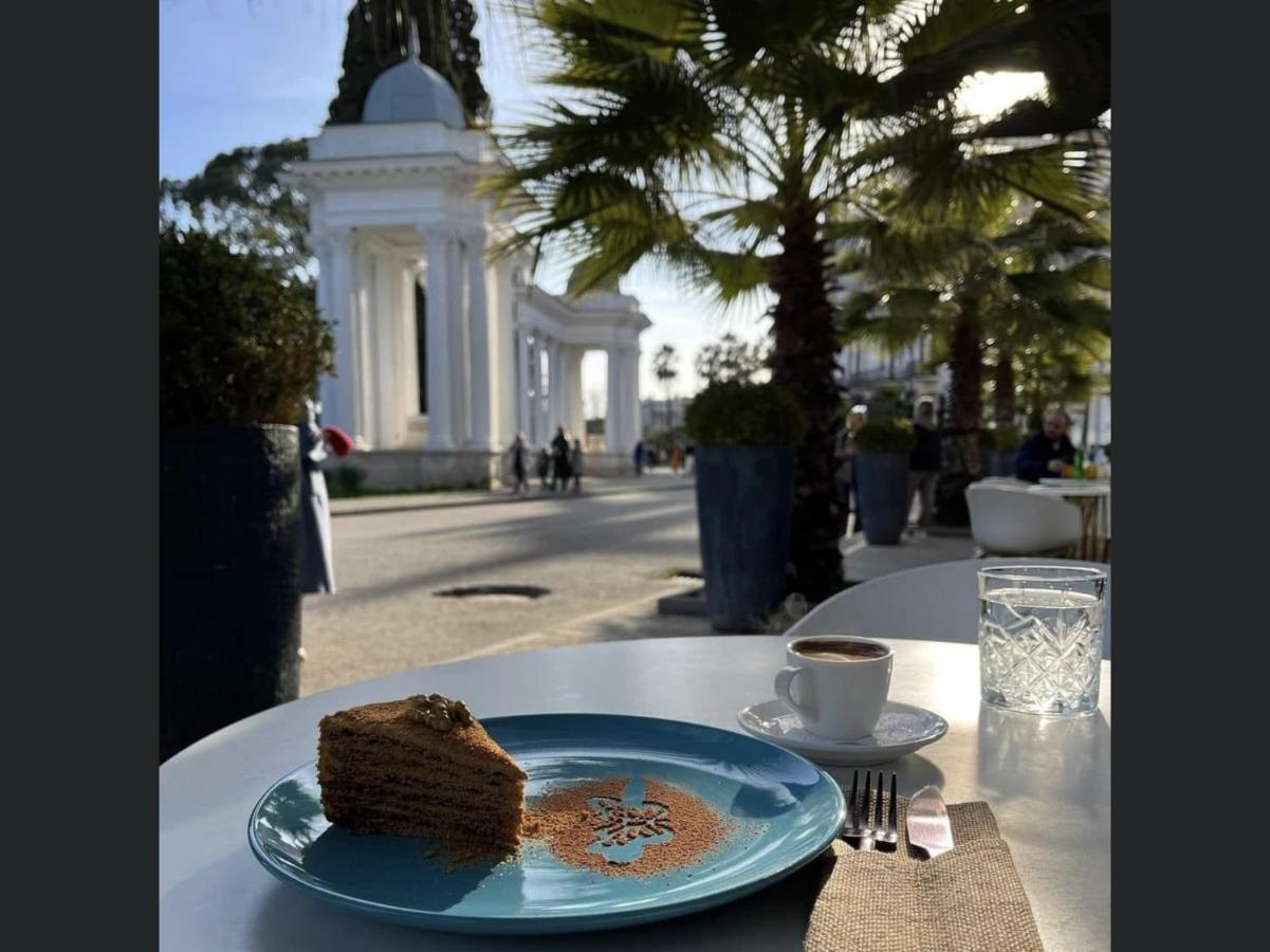 Гавань Hotell Sukhumi Eksteriør bilde